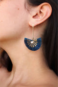 Boucles d’oreilles pendantes dorées à breloque en éventail bleu