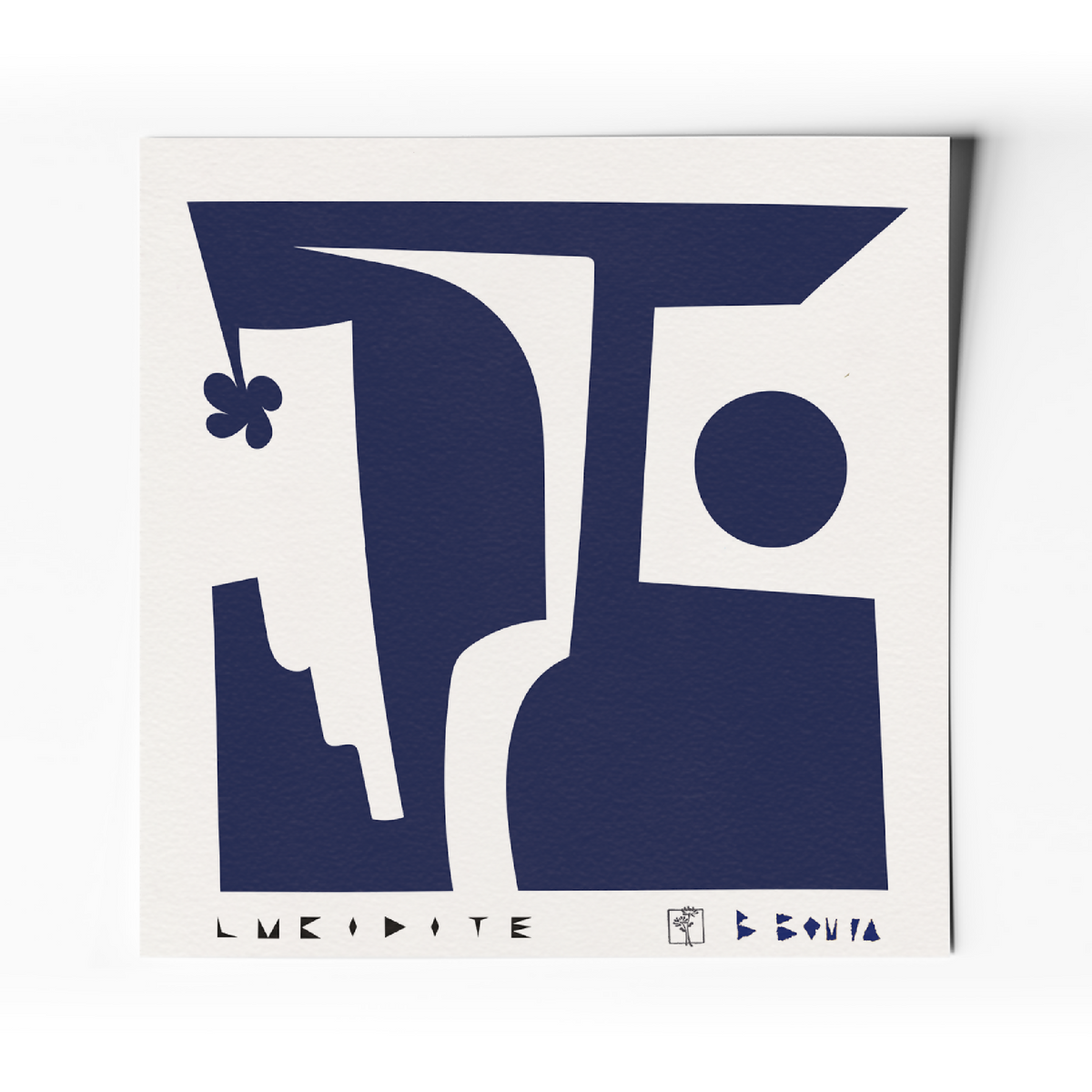 Affiche d’art abstrait minimaliste, formes géométriques bleues sur fond clair.