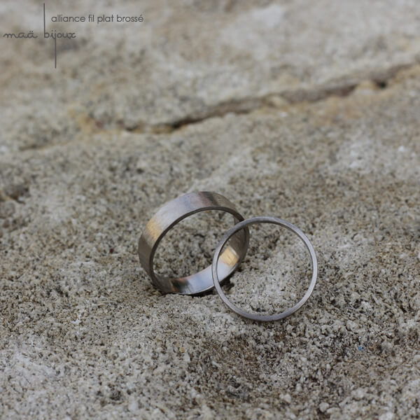iance maä en or blanc recyclé 18 carats, modèle ruban, inspiration minimaliste, bijoux écologique fait main en France, mariage éthique