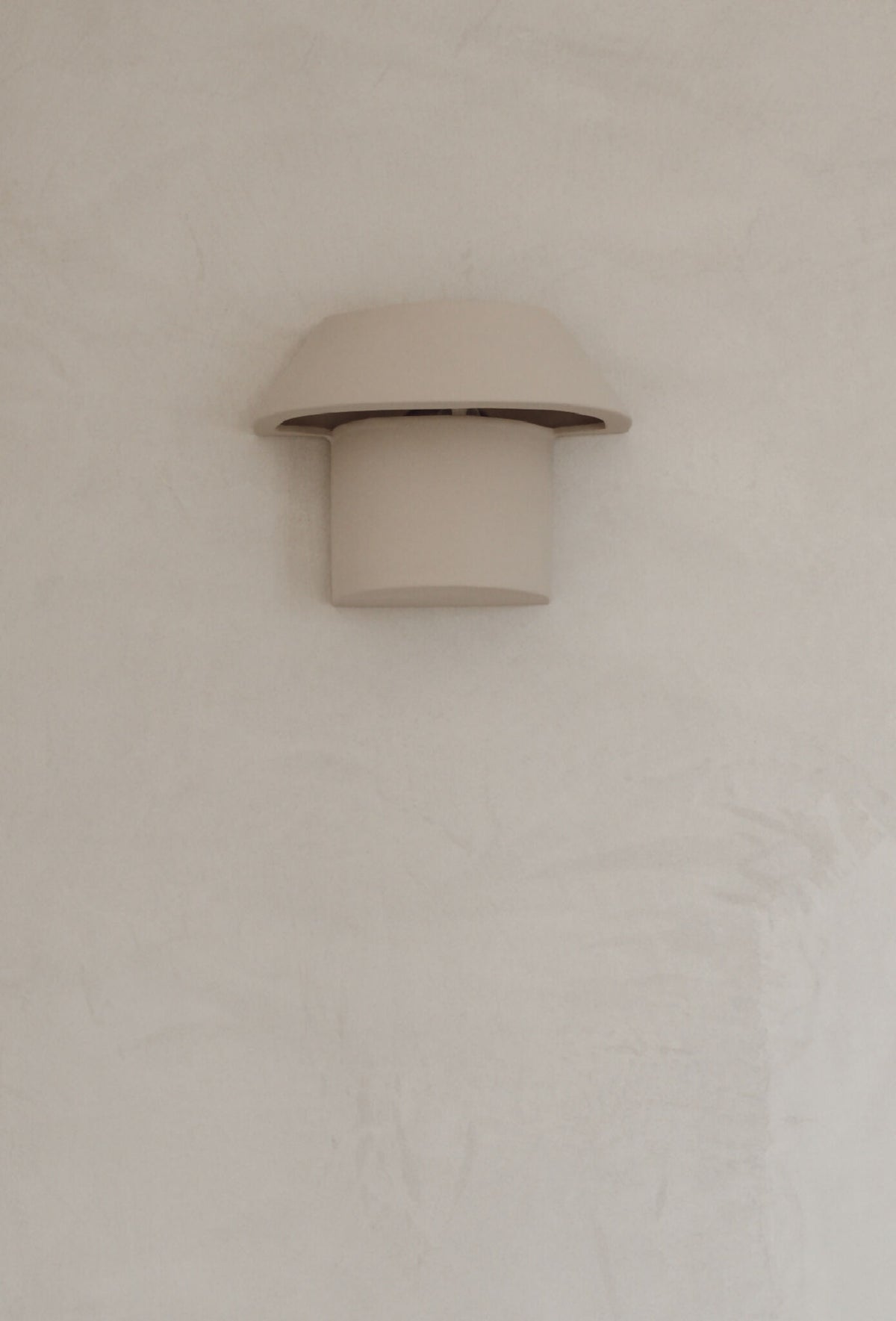 Applique murale blanche à abat-jour cylindrique, vue de face