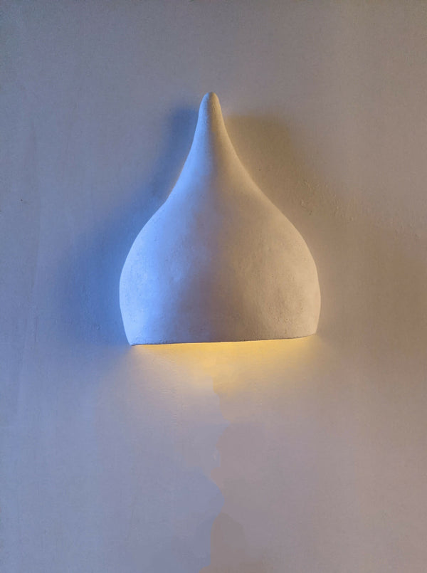 Applique murale goutte en céramique blanche, silhouette arrondie