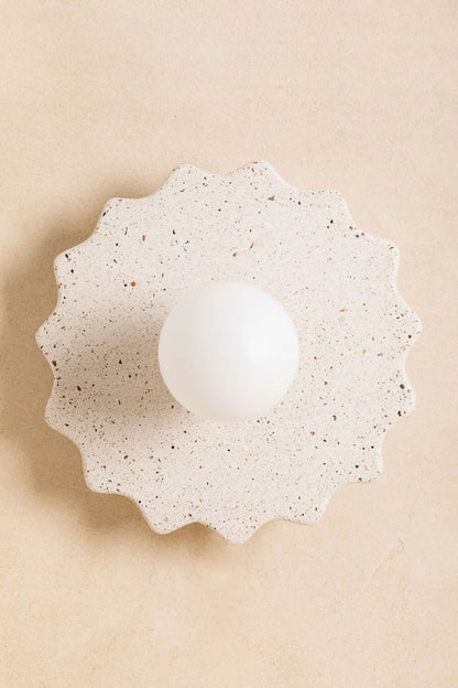 Applique murale fleur crème mouchetée, avec ampoule ronde blanche
