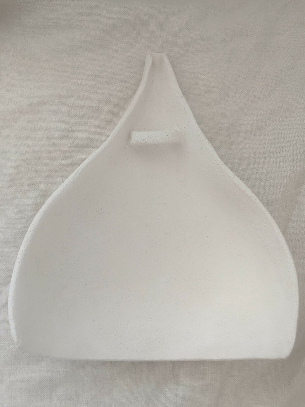 Applique murale en céramique en forme de goutte blanche