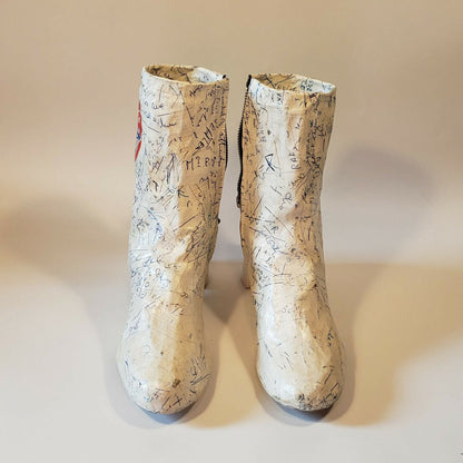Sculpture - Les boots zippées blanches