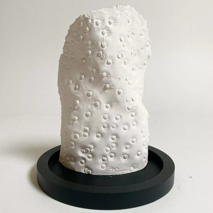 Sculpture Dame à l'oiseau 2