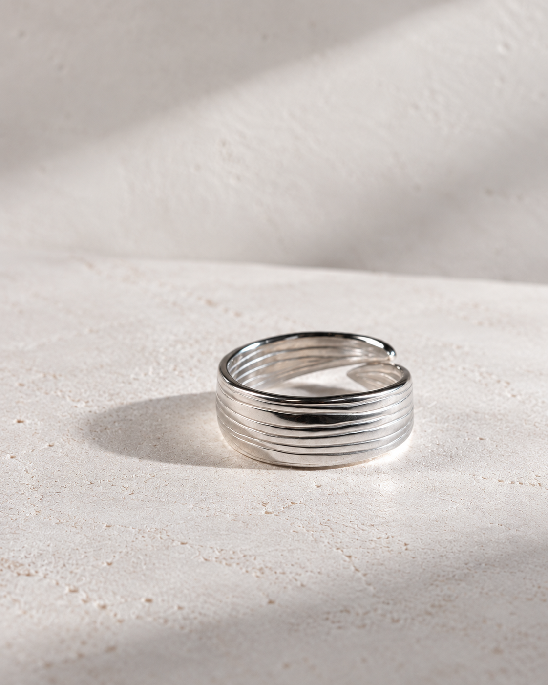 Bague Olivine réglable en argent massif recyclé