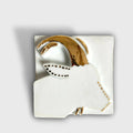 Boîte à bijoux en porcelaine blanche, motif capricorne doré sur le couvercle