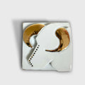 Boîte à bijoux en porcelaine blanche motif taureau doré sur couvercle