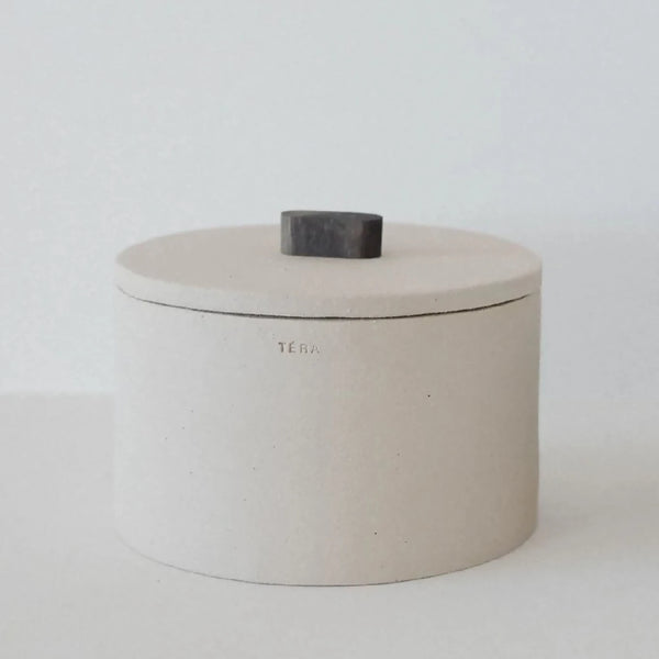 Boîte cylindrique beige TERA avec couvercle noir