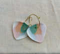 Boucles d’oreille créoles en porcelaine Marie Courtillat, pendentifs roses et vert émeraude