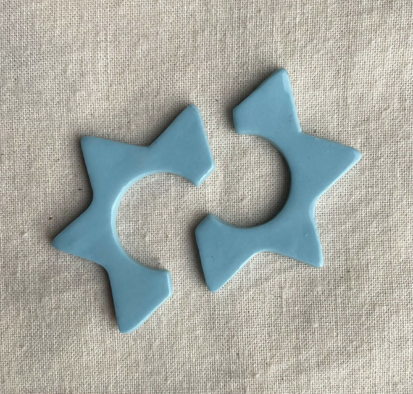 Boucles d’oreille en porcelaine en forme d’étoile, bleu clair
