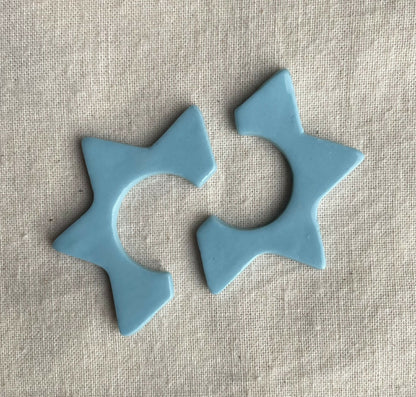 Boucles d’oreille en porcelaine en forme d’étoile, bleu clair