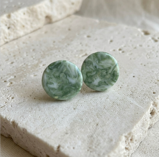 Clous d'oreille en porcelaine blanche et colorée