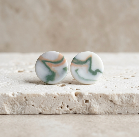 Clous d'oreille en porcelaine blanche et colorée