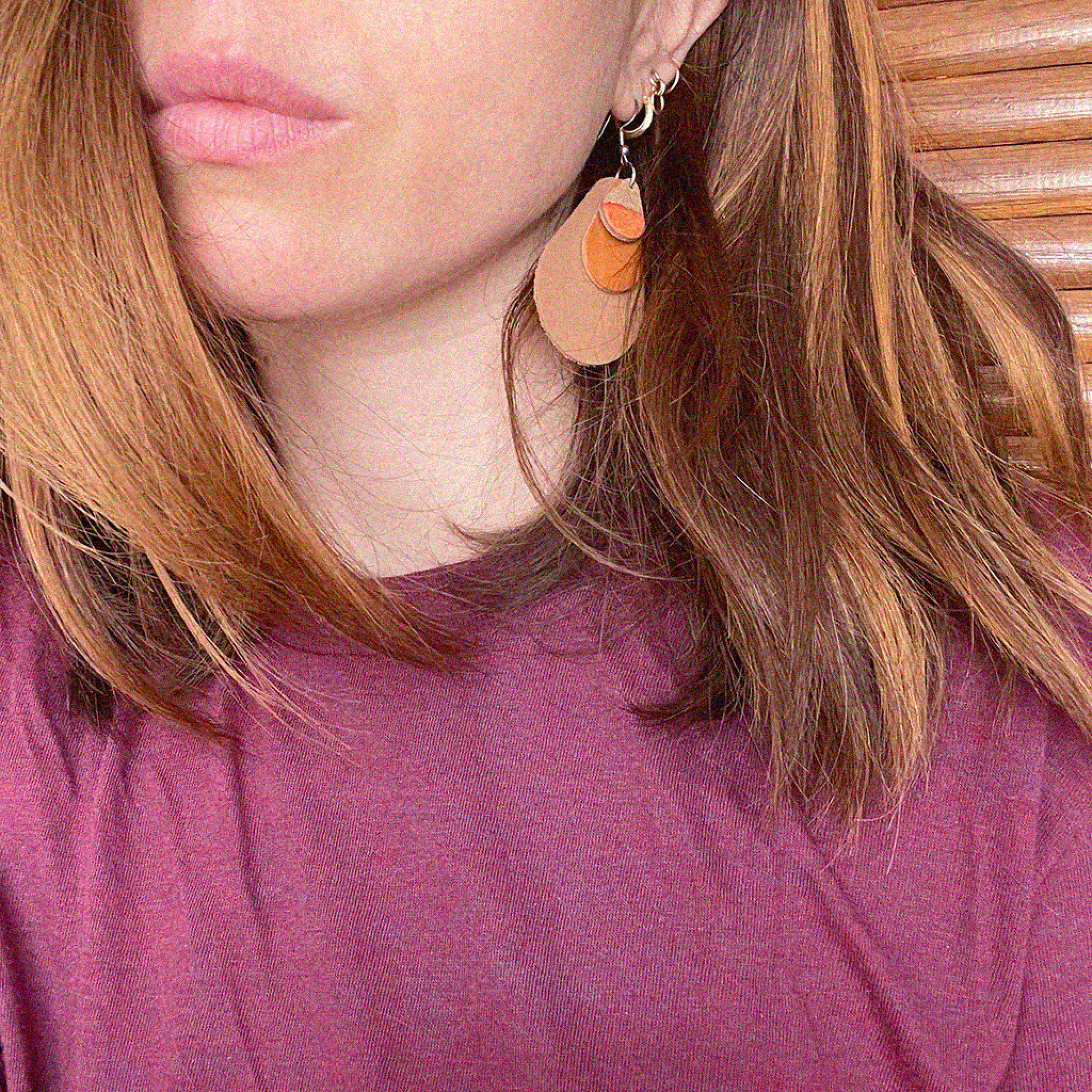 boucle-d-oreilles-bijou-artisanal-cuir-marron-aquarelle