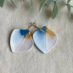 Créoles Marie Courtillat en porcelaine, grands pendentifs cœur bleu et blanc