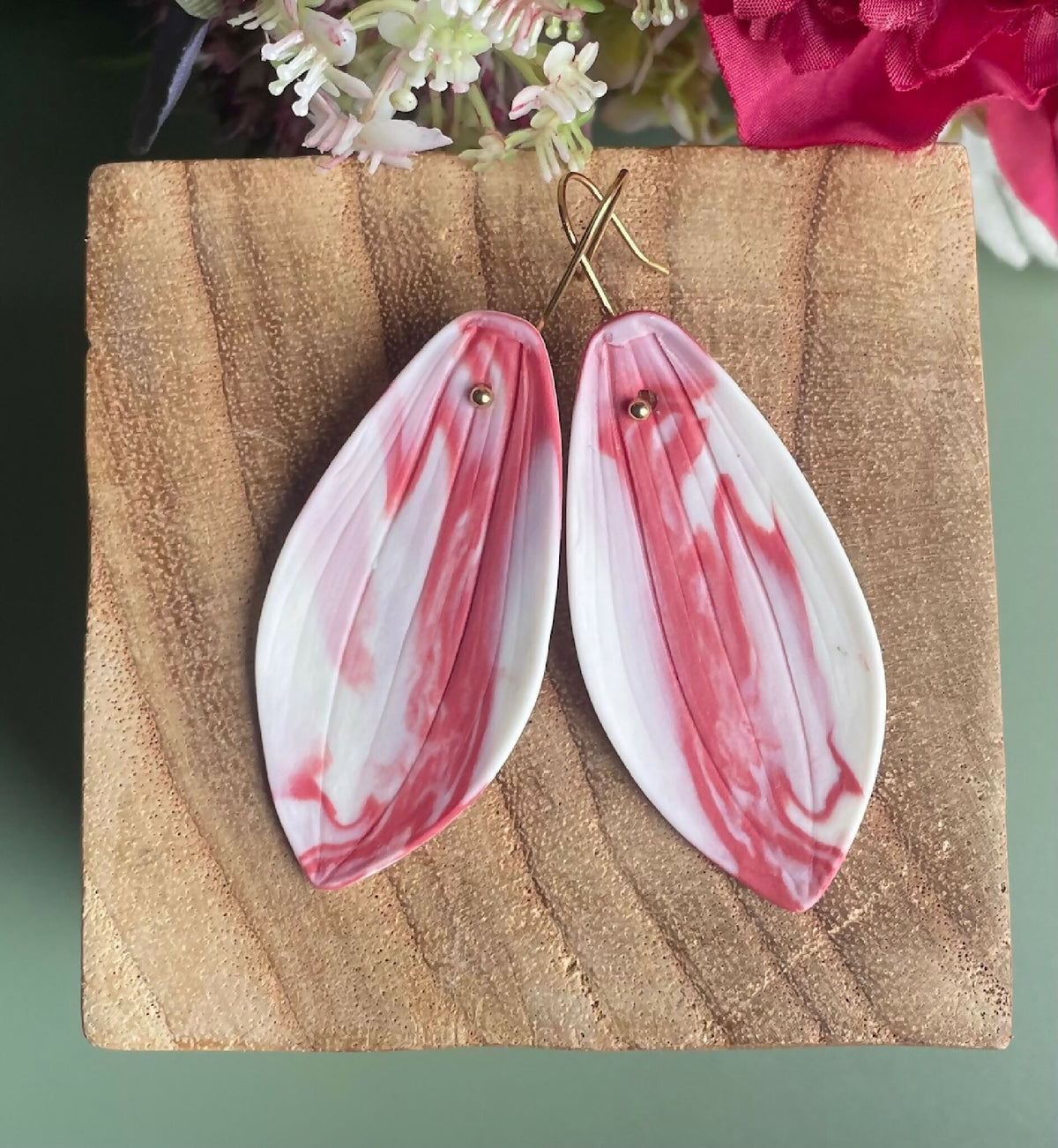 Boucles d'oreilles porcelaine Marie Courtillat, gouttes rouge/blanc, attaches dorées