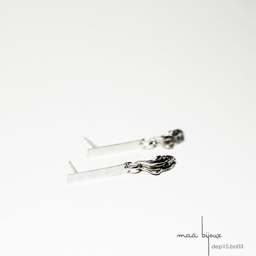 Boucles d'oreilles en argent massif recyclé sans nickel, Barre brossé et breloque vague, Bijou inspiré de la nature et des forces de la mer, bijou de créateur pas cher