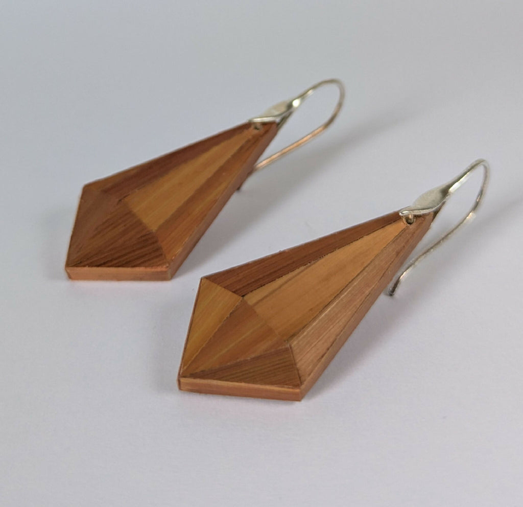 Boucles d’oreilles en triangle en bois marron, crochets argent