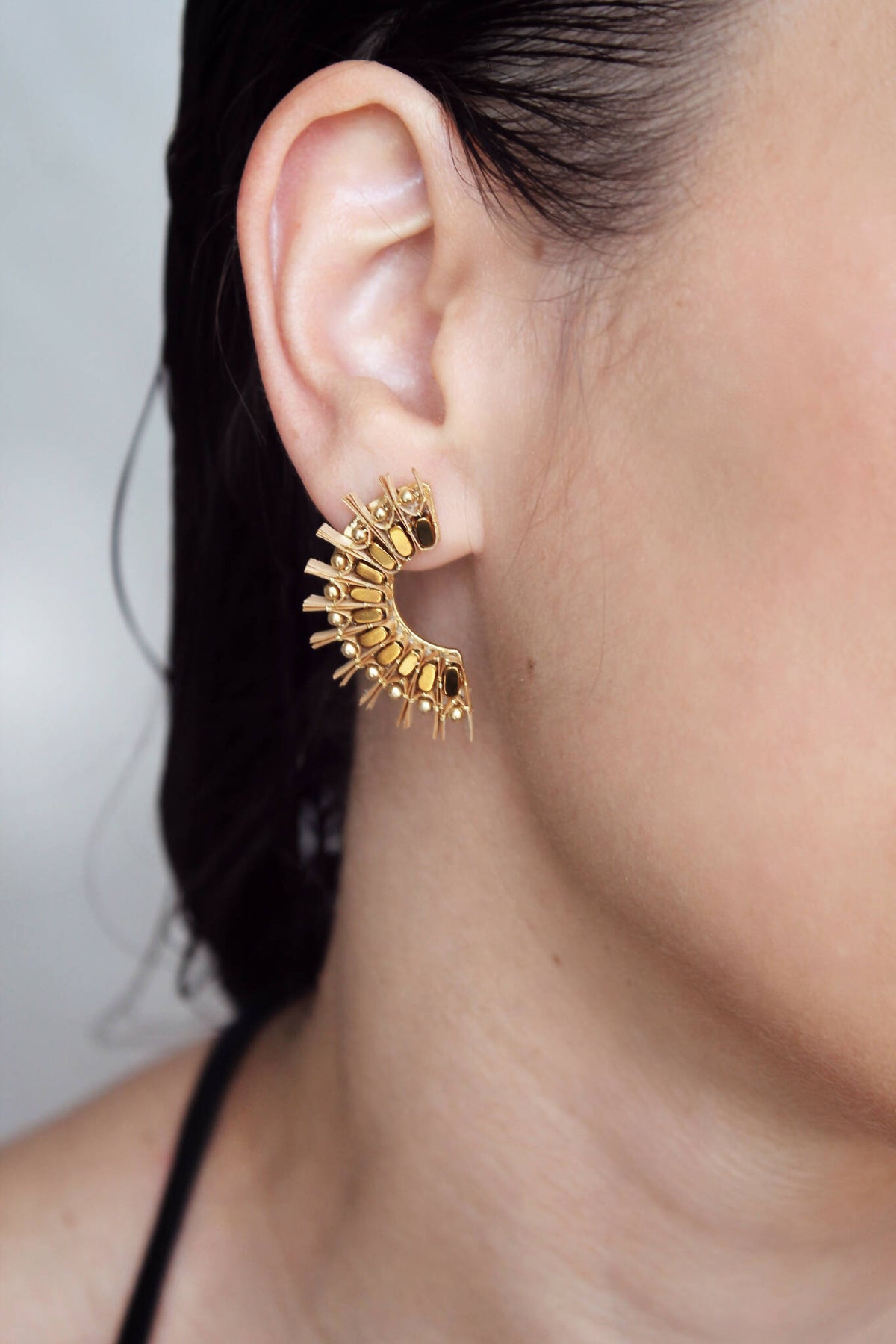 Boucles d’oreilles oursins dorées, motifs en forme de coquillage