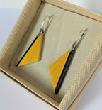 Boucles d’oreilles triangulaires jaune et noir, crochets argent 925, en boîte