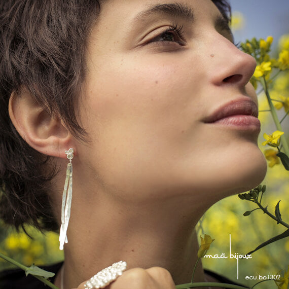 Boucles d'oreilles pendantes en argent massif avec pampille