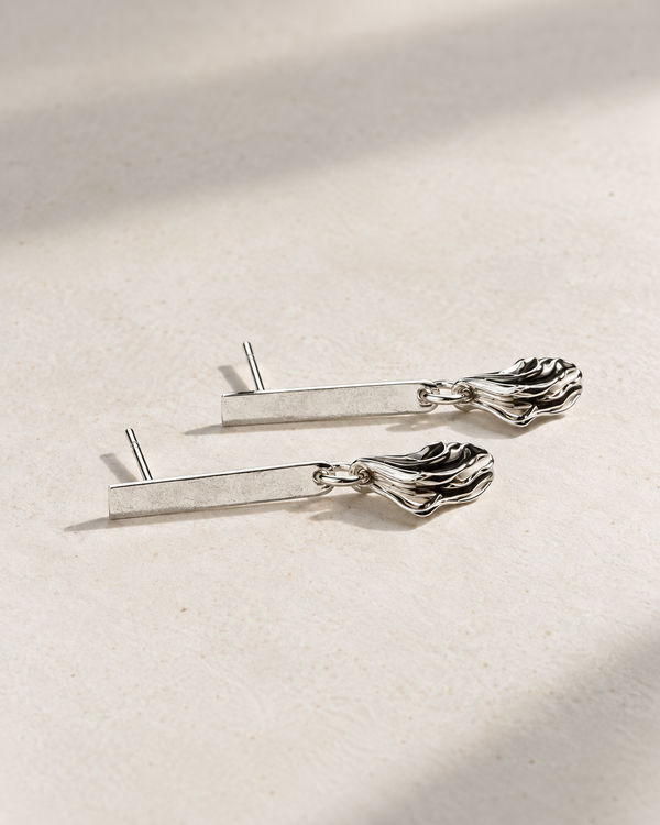 Boucles d'oreilles barre et breloque vague, en argent massif recyclé