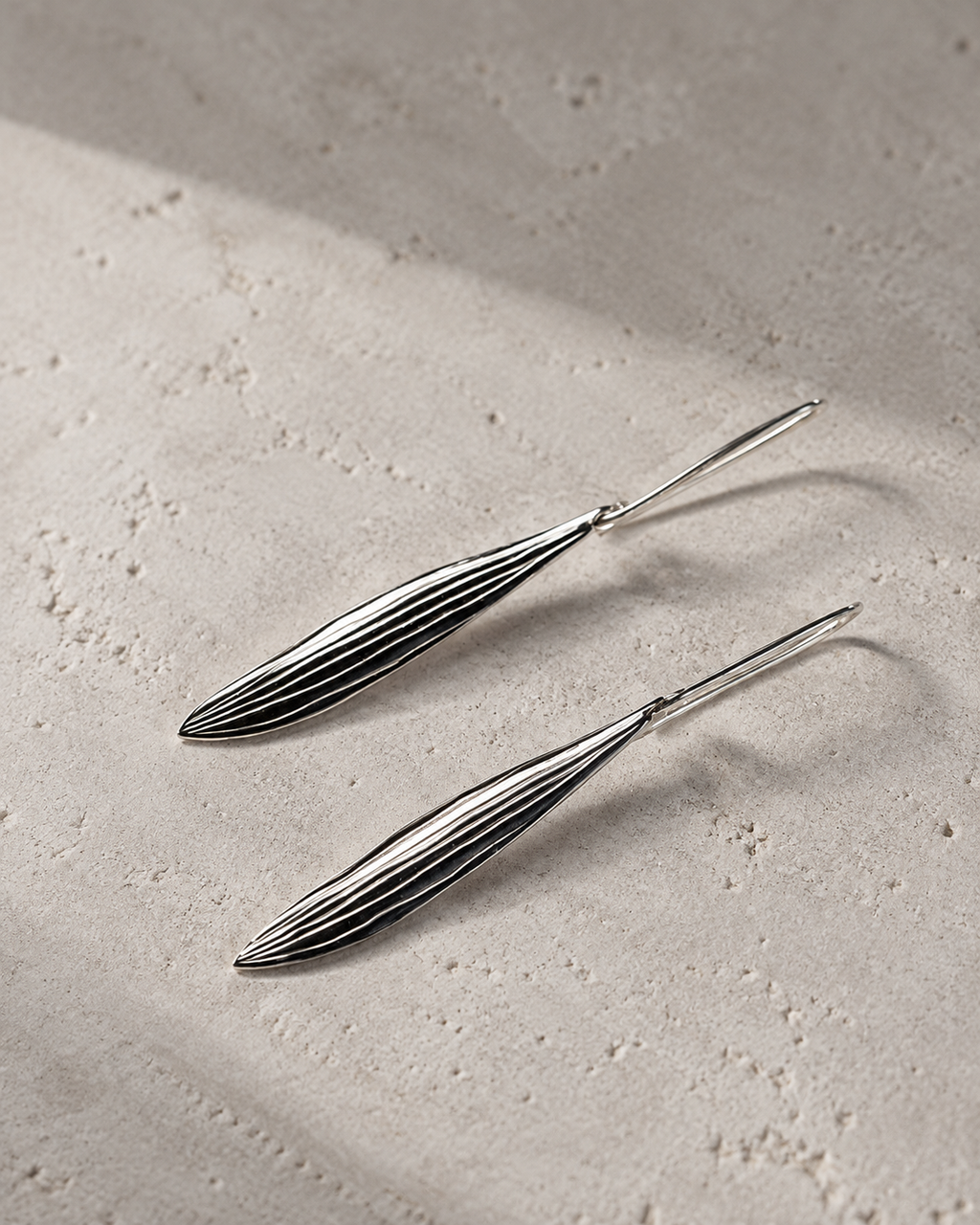 Boucles d'oreilles pendantes feuille d'olivier en argent massif recyclé