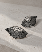 Boucles d'oreille aux motifs floraux