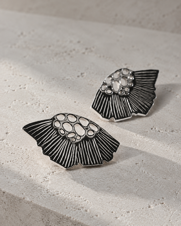 Boucles d'oreille aux motifs floraux
