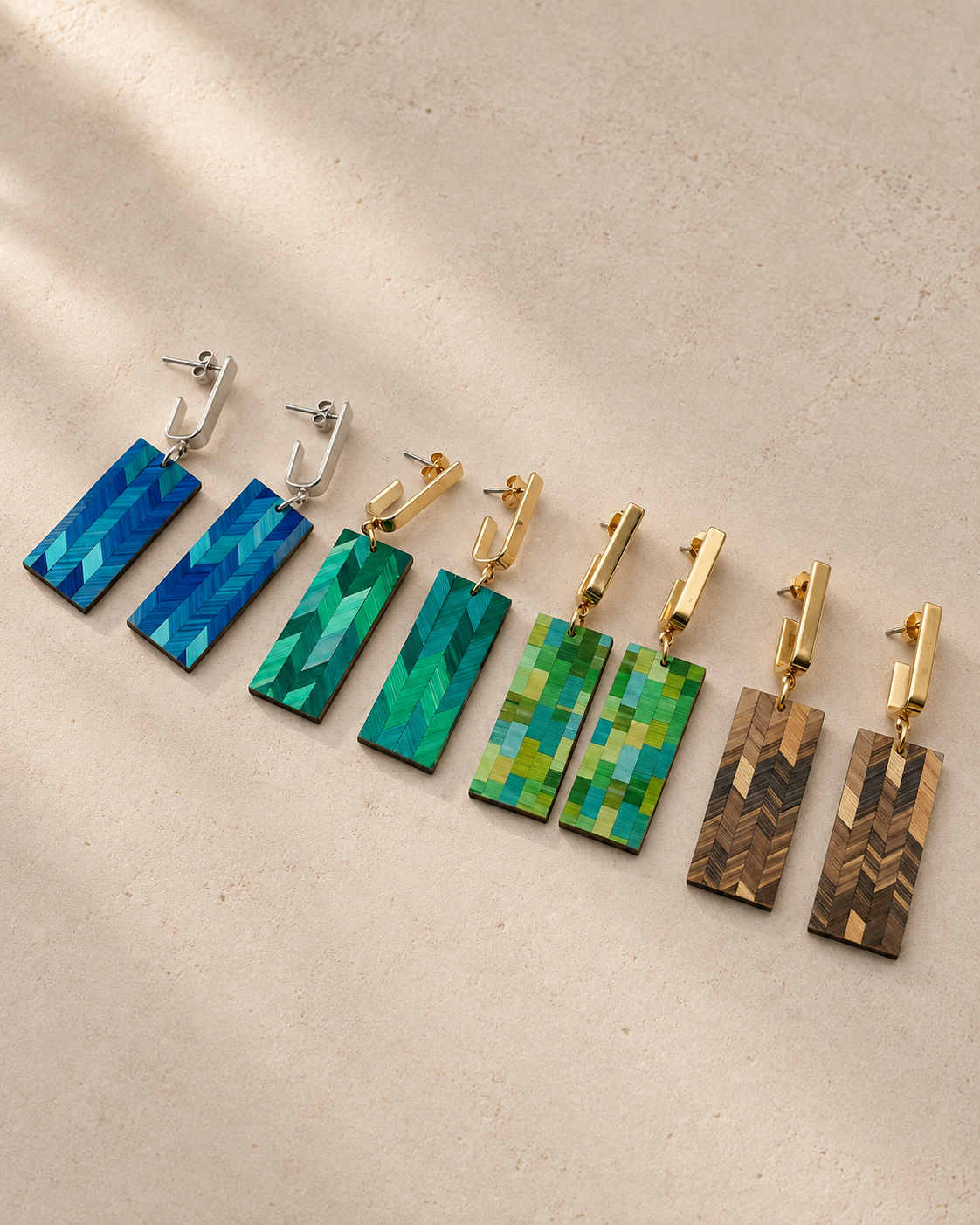 Boucles Éclat allongées en marqueterie de paille