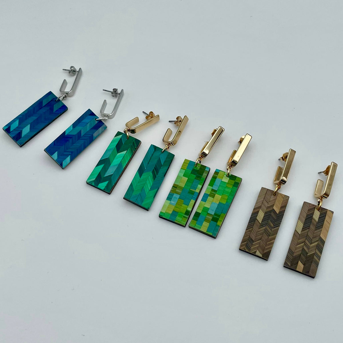 Boucles Éclat allongées en marqueterie de paille
