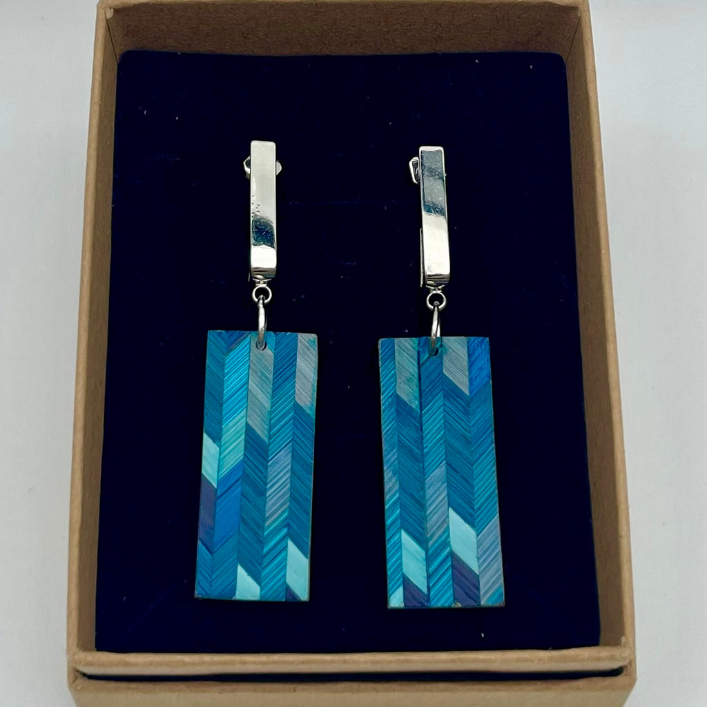 Boucles Éclat allongées en marqueterie de paille