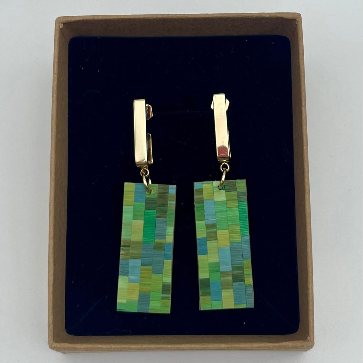 Boucles Éclat allongées en marqueterie de paille