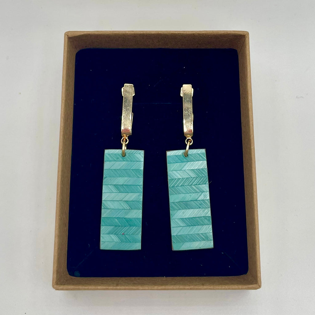 Boucles Éclat allongées en marqueterie de paille