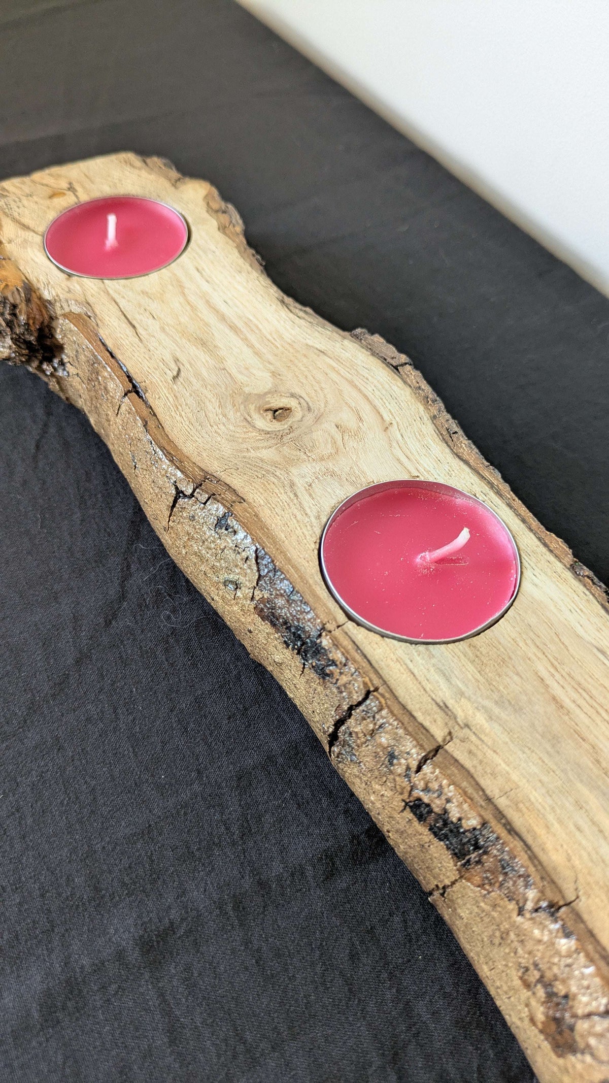 Bougeoir rustique en bois avec 2 bougies chauffe-plat roses