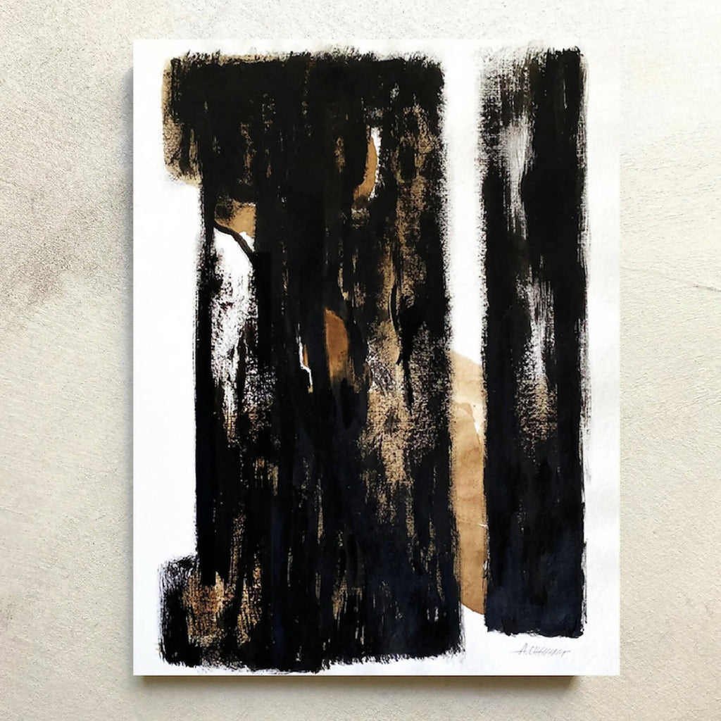 Impression d’art abstraite rectangulaire, tracés noirs et beige, fond clair.