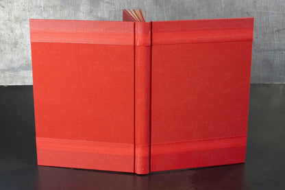 Monochrome rouge, carnet ou livre d'or