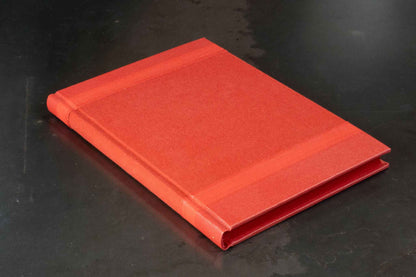 Monochrome rouge, carnet ou livre d'or