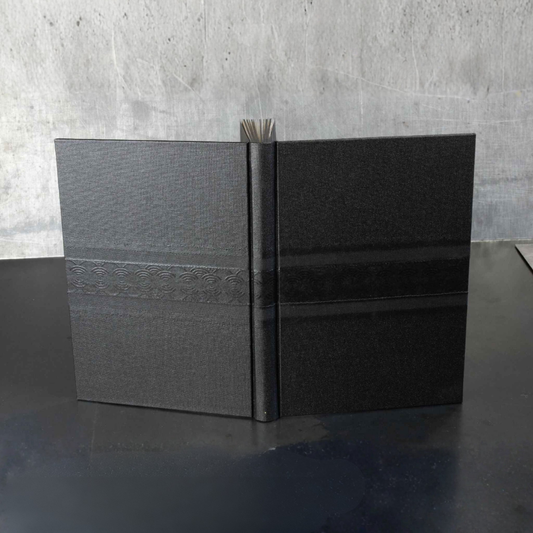 Monochrome noir, carnet ou livre d'or