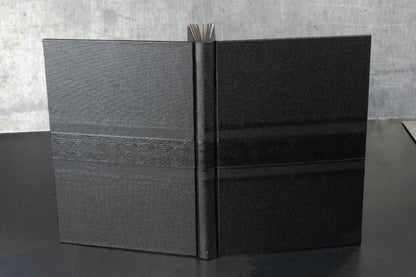 Monochrome noir, carnet ou livre d'or