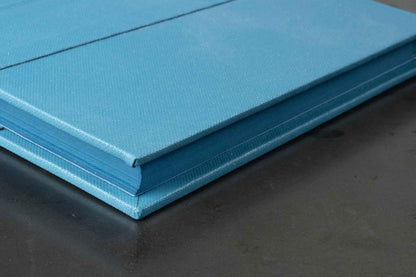 Monochrome bleu, carnet ou livre d'or