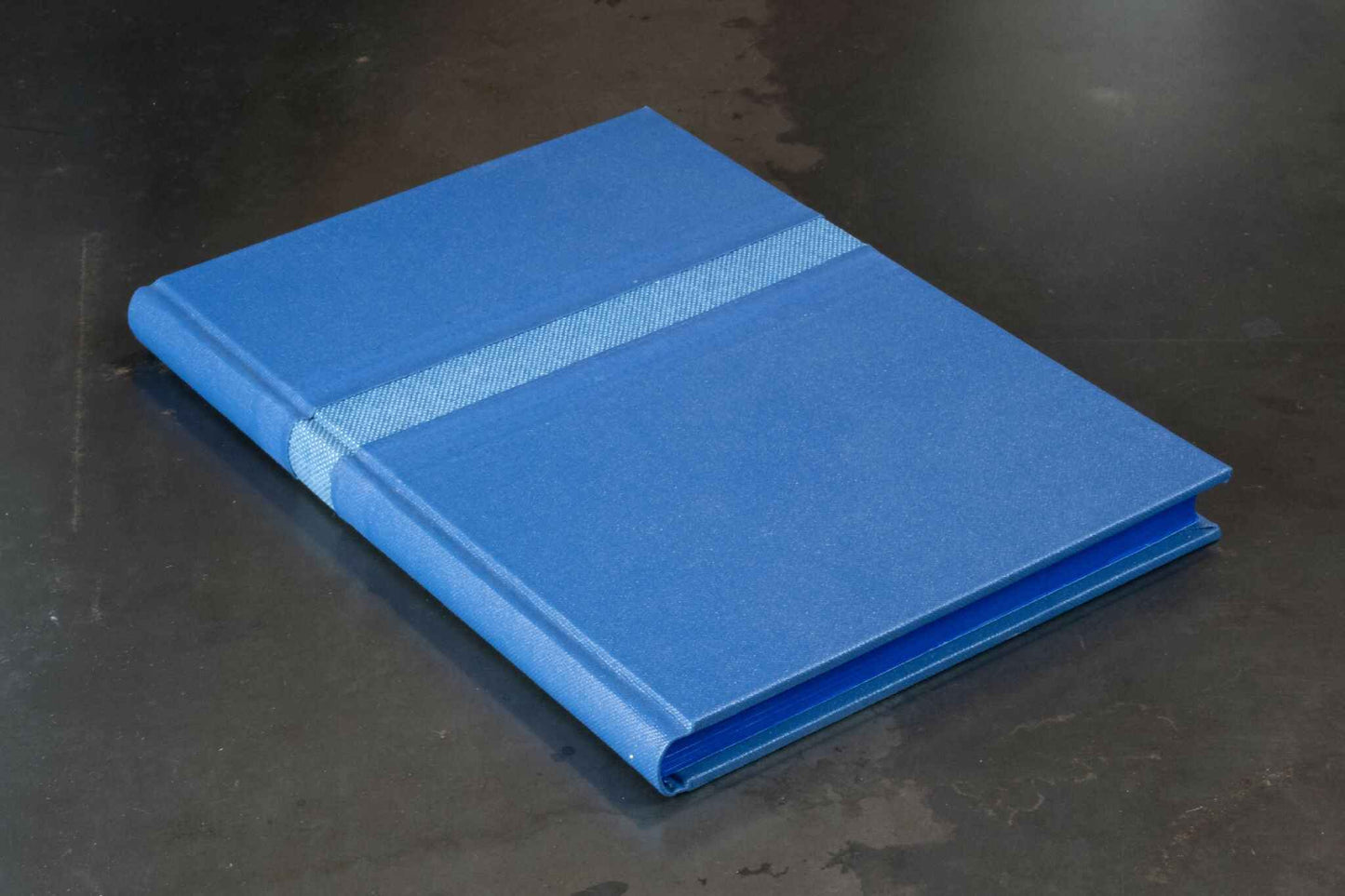Monochrome bleu, carnet ou livre d'or