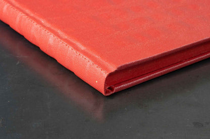 Monochrome rouge reliefs, carnet ou livre d'or
