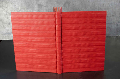 Monochrome rouge reliefs, carnet ou livre d'or