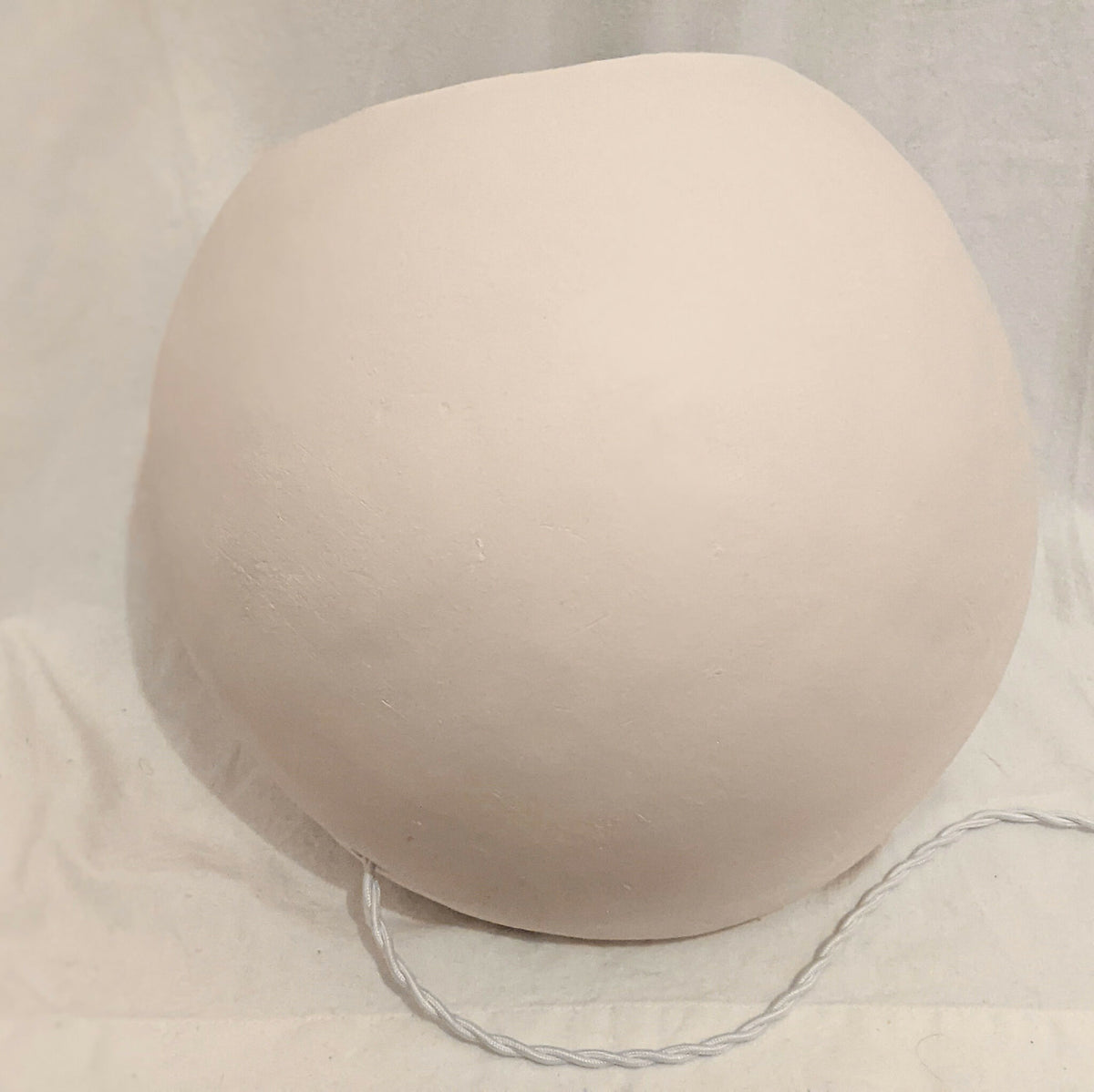 Lampe à poser Bulle blanche en forme de boule, vue arrière avec câble