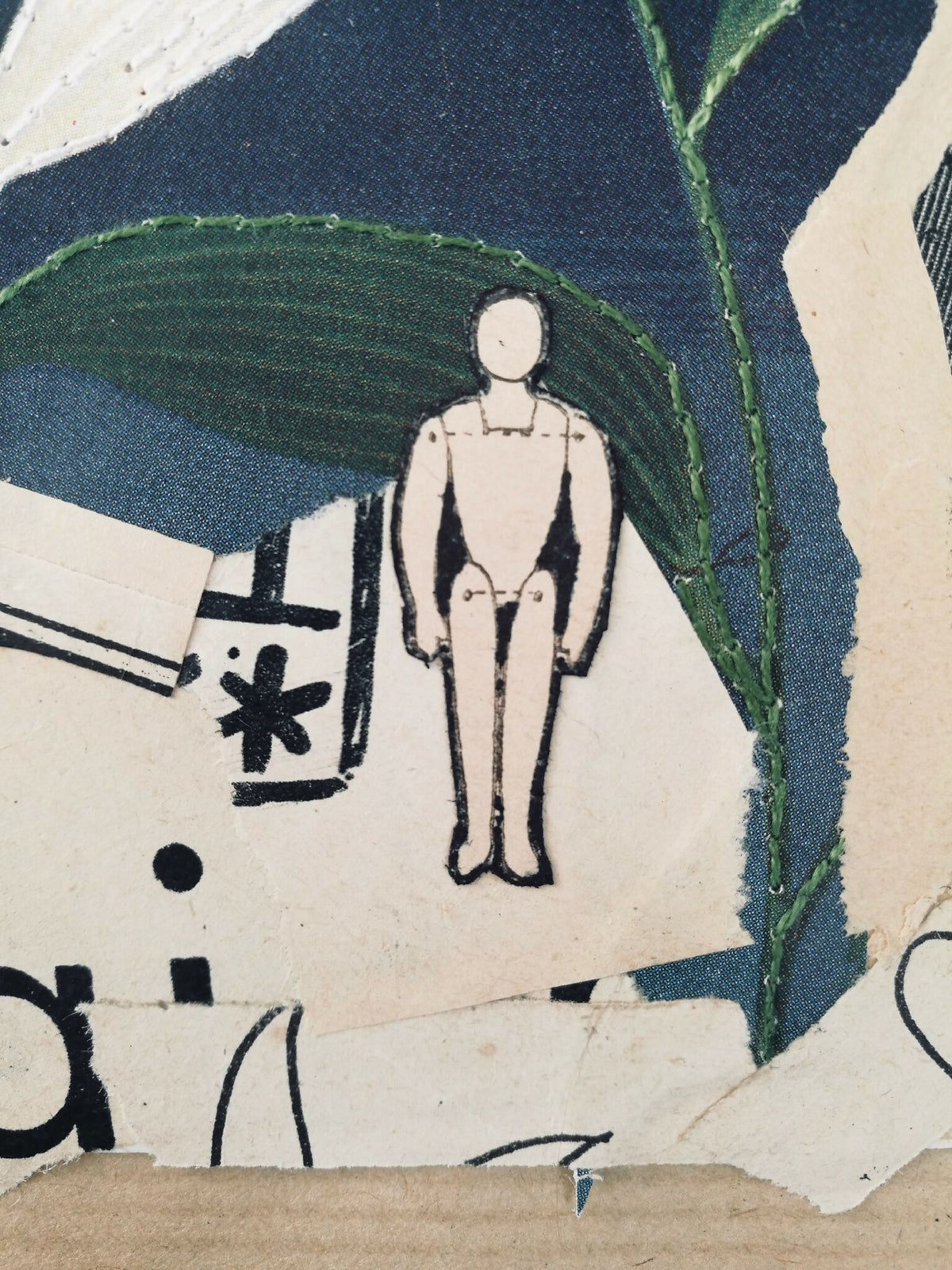 Affiche La reine, gros plan : personnage blanc sur fond bleu-vert en collage