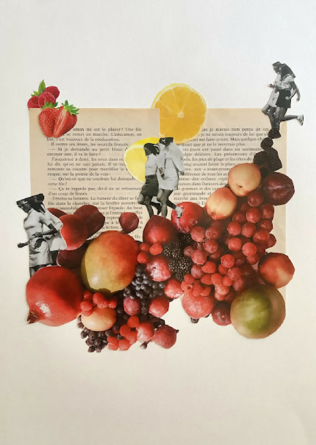 Collage de fruits rouges et verts avec citron jaune et personnages en noir sur papier.