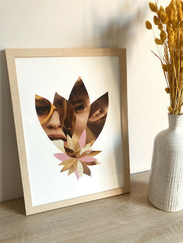 Collage encadré: portraits féminins et fleurs stylisées, cadre en bois clair.