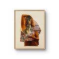 Tirage encadré : portrait d’une femme blonde en robe à motifs colorés